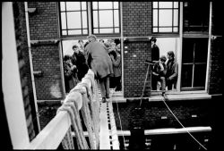 de fameuze loopbrug naar het Maagdenhuis..&nbsp; halsbrekend kun je het moeilijk noemen.. dit is een toeristisch bruggetje&nbsp;
&nbsp;