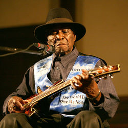 David 'Honeyboy' Edwards (geb. 1915)