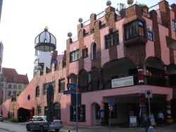 't is een uitgebreid woonblok, met binnenstraatjes, pleintjes&nbsp;en al..