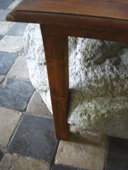 Stein unter der Tisch (2009)