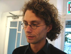 Michel van Dam vanmiddag in galerie De Stoker