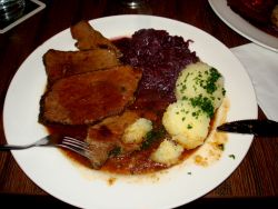 bord eten onder het station