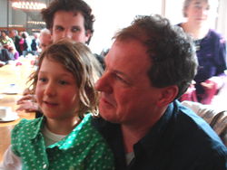 Frank Halmans en dochter vanmiddag bij de opening