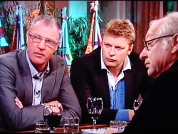 gezellige deskundigen die niets verhelderen: Ruud Krol, Youri&nbsp;Mulder, Youp van 't Hek (?)&nbsp;