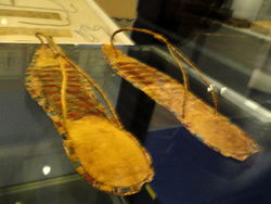 sandalen voor een mummie (Thebe, 300-200 vChr.,), niet echt om op te lopen, 't&nbsp; is meer 'het idee'&nbsp;