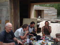 de ploeg tijdens de schaft..