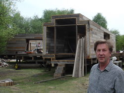 Andr&eacute; Dekker aan de verre oever..