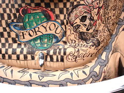 detail van de Tattoo Car (2010), nu voor 't museum te zien