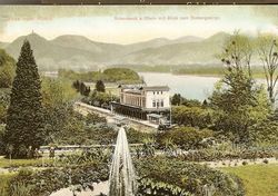 Ansicht 2 - op de achtergrond het Siebengebirge: 'een slapende reus, de Drachenfels - links - is z'n hoofd..'