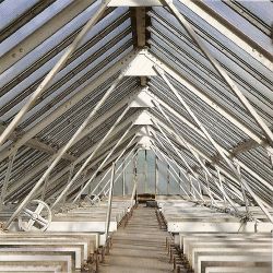 de 'Venetiaanse blinden'&nbsp;in de lichtkoepels na de&nbsp;restauratie&nbsp;van 1996-1998