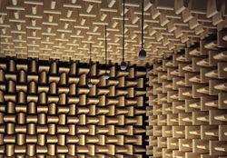 ''Labor'' heet deze. Een geluidsstudio schat ik, maar Demand ziet &nbsp;hier vermoedelijk vervreemding..